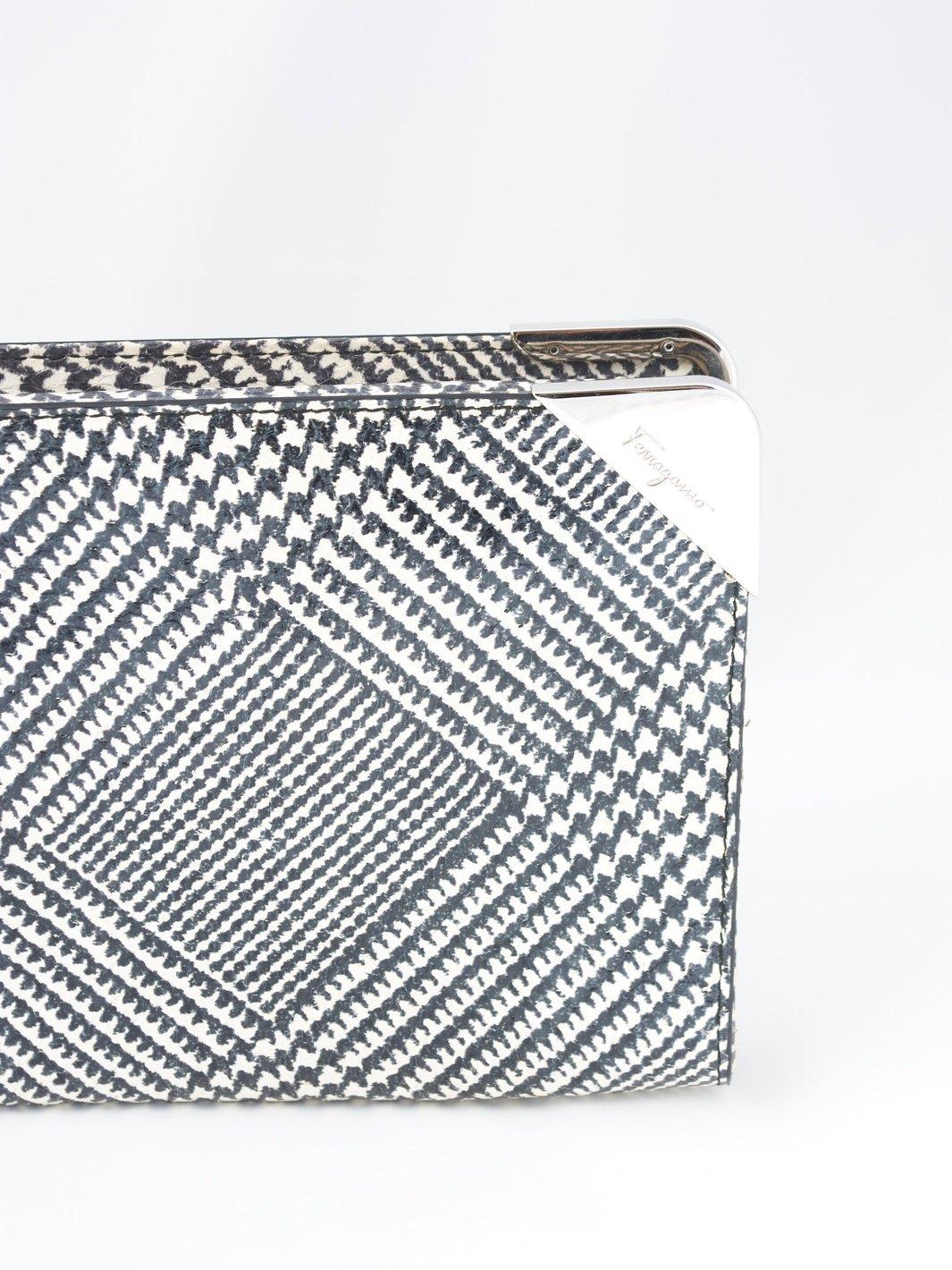 20 世纪 90 年代 Salvatore Ferragamo 皮革手提包,配以 pied de poule 印花