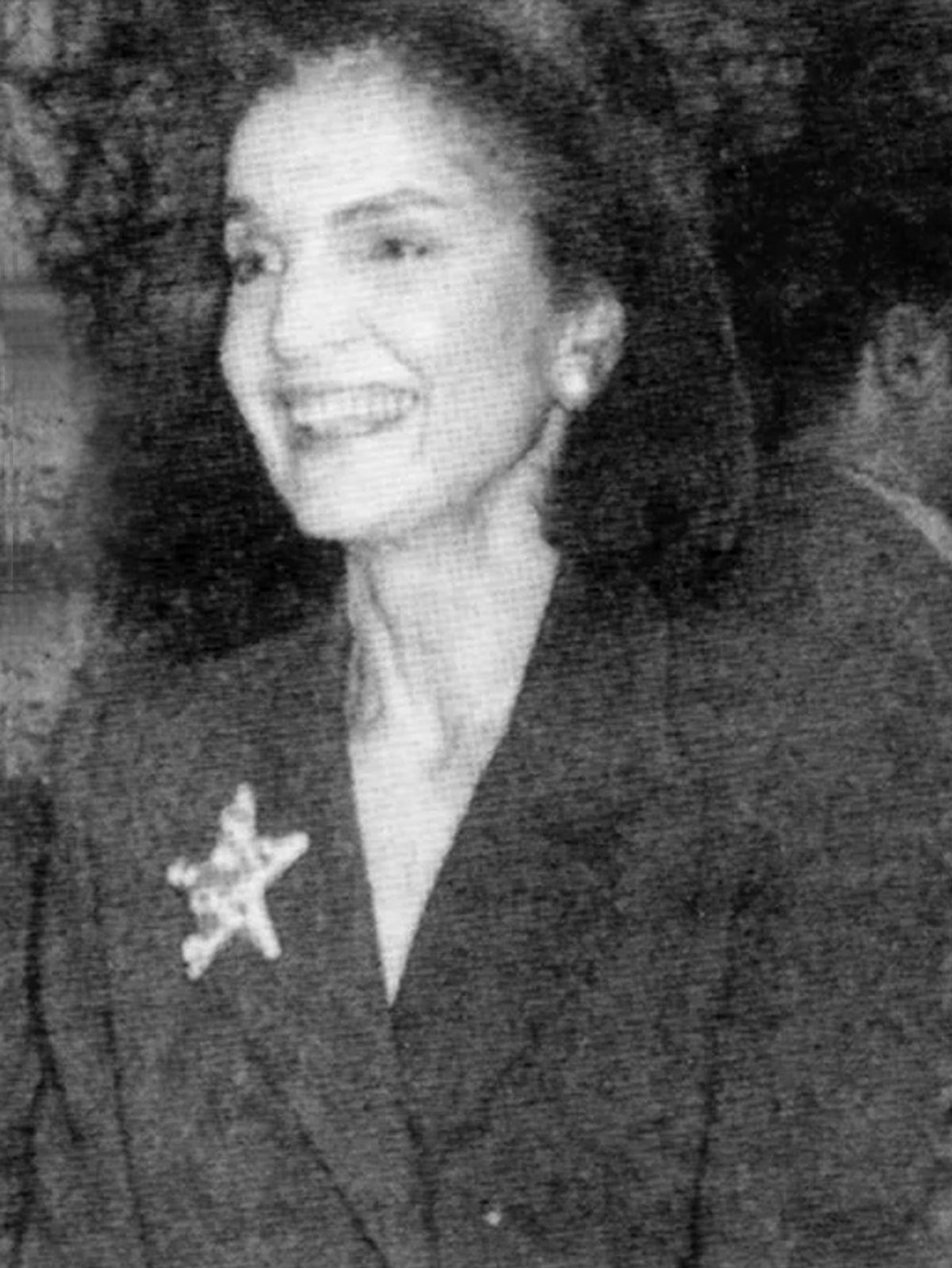 Kenneth Jay Lane Jackie Orange Star Brooch CVR24.1.134  Kenneth Jay Lane