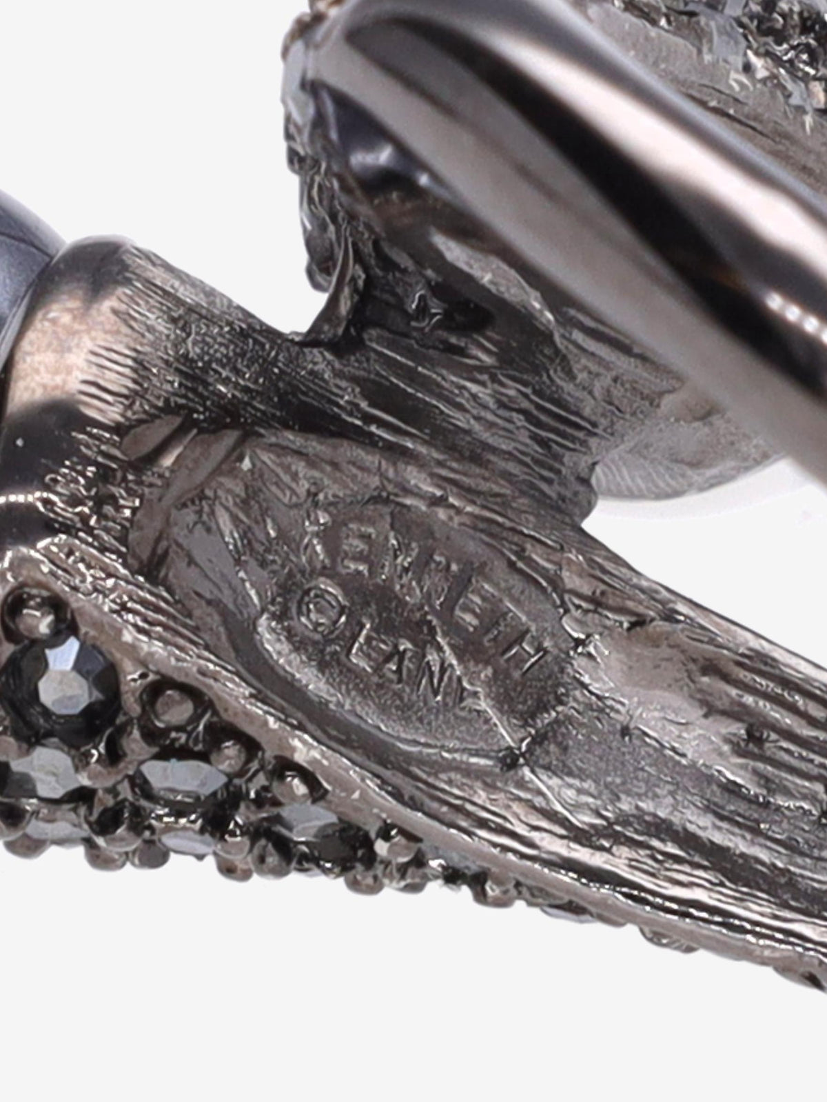 Kenneth Jay Lane Double Pearl Ring CVR24.1.149  Kenneth Jay Lane