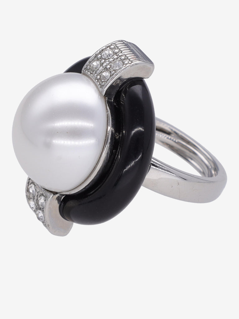 Kenneth Jay Lane Pearl Ring CVR24.1.150  Kenneth Jay Lane
