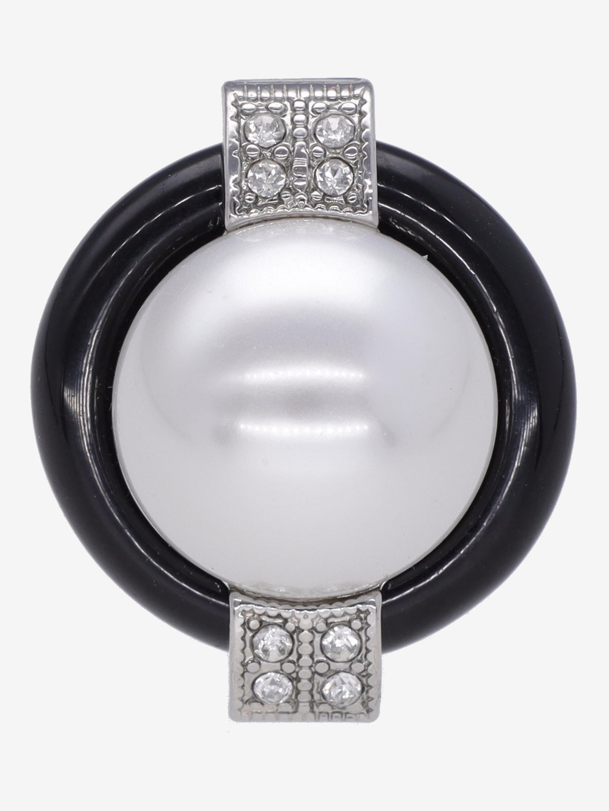 Kenneth Jay Lane Pearl Ring CVR24.1.150  Kenneth Jay Lane