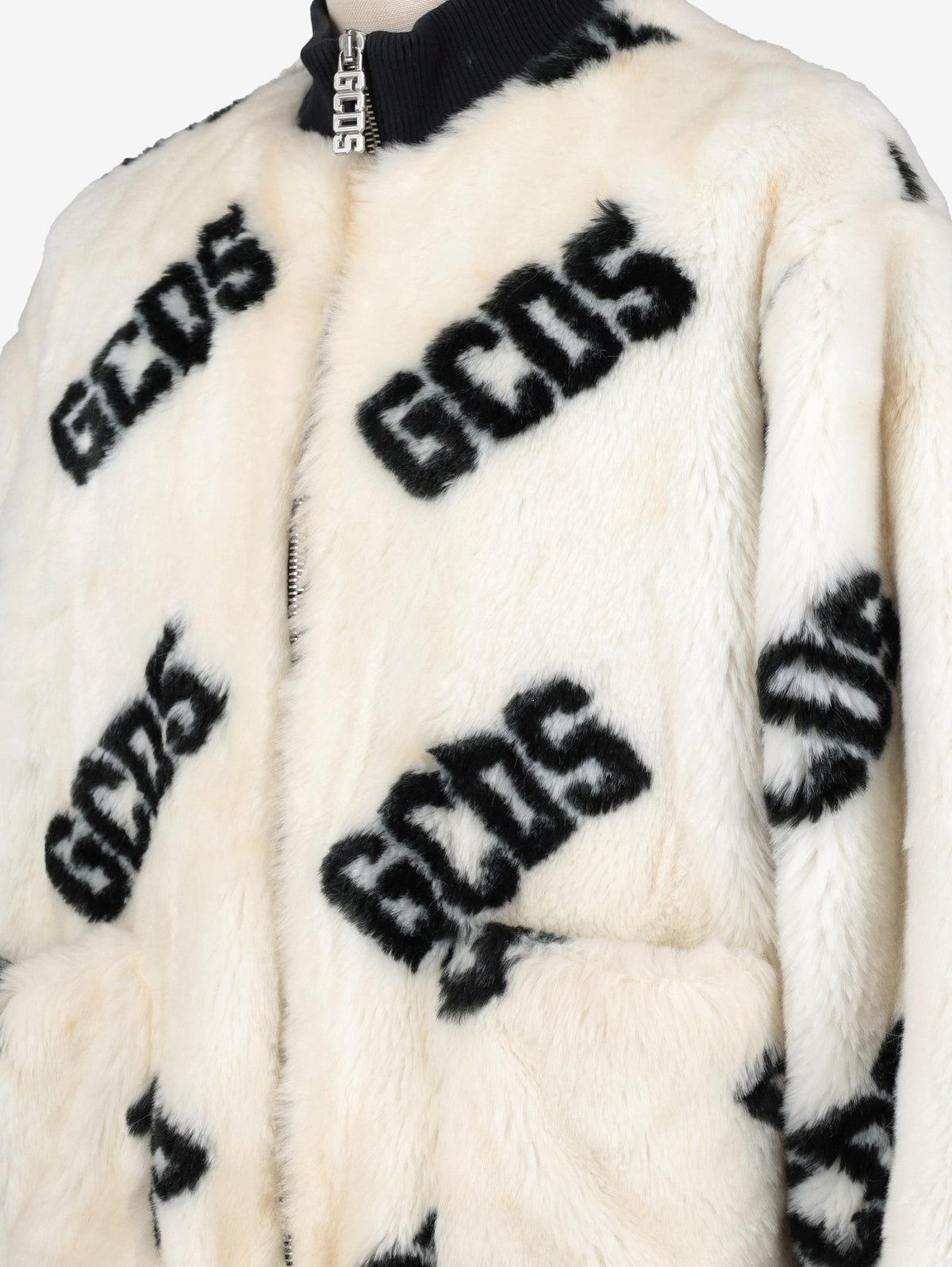 GCDS Fur Coat WCV250857  GCDS