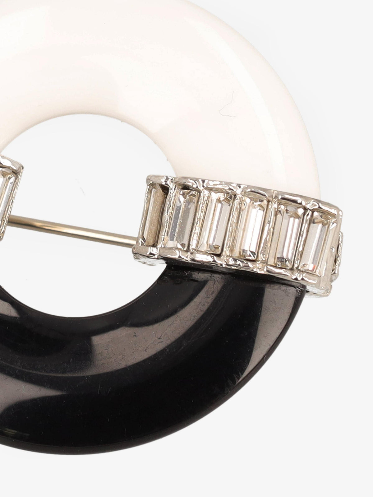 Kenneth Jay Lane White And Black Circle Brooch CVR24.1.140  Kenneth Jay Lane