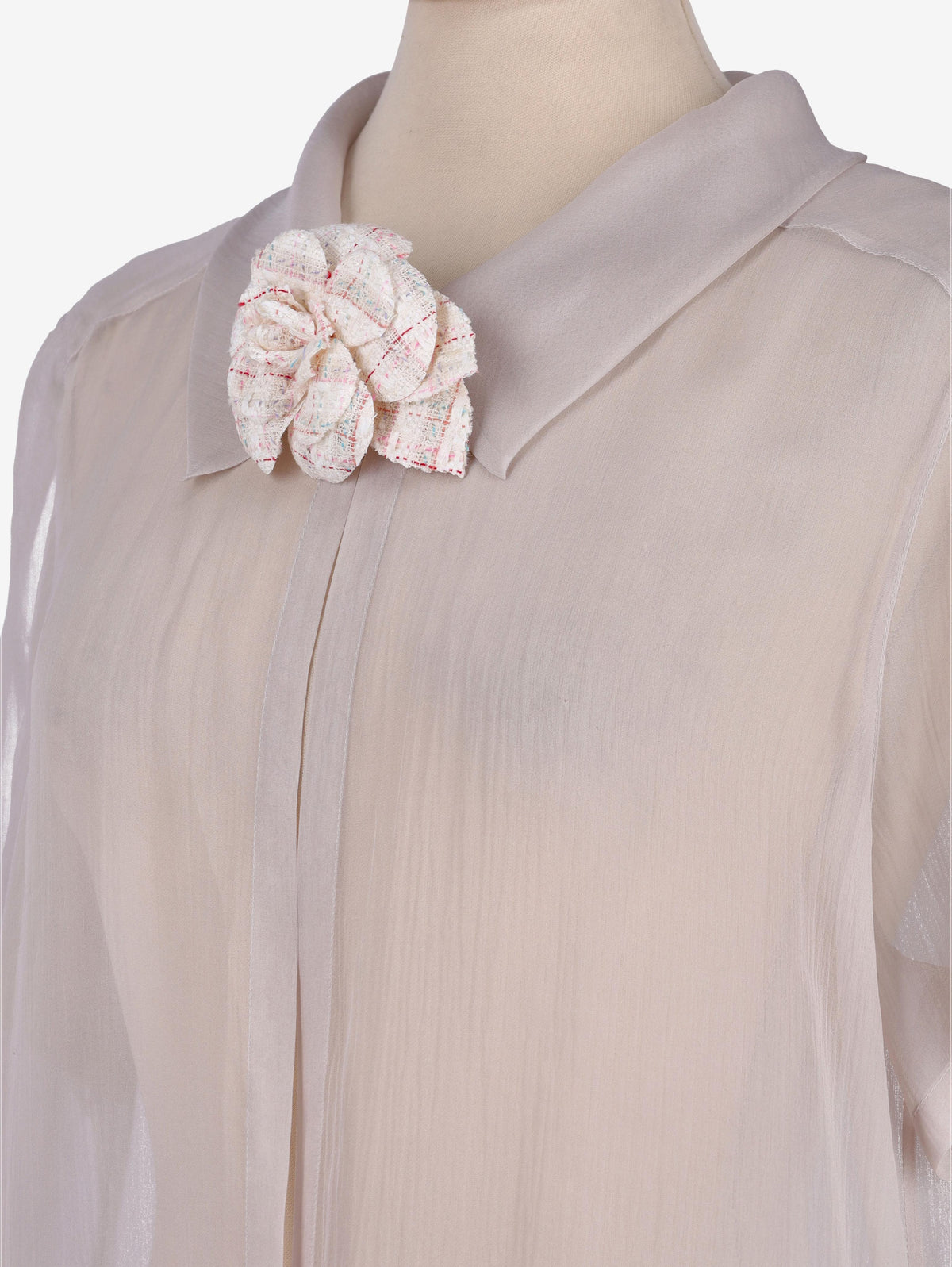 Camicia Chanel in seta con camelia - anni '00