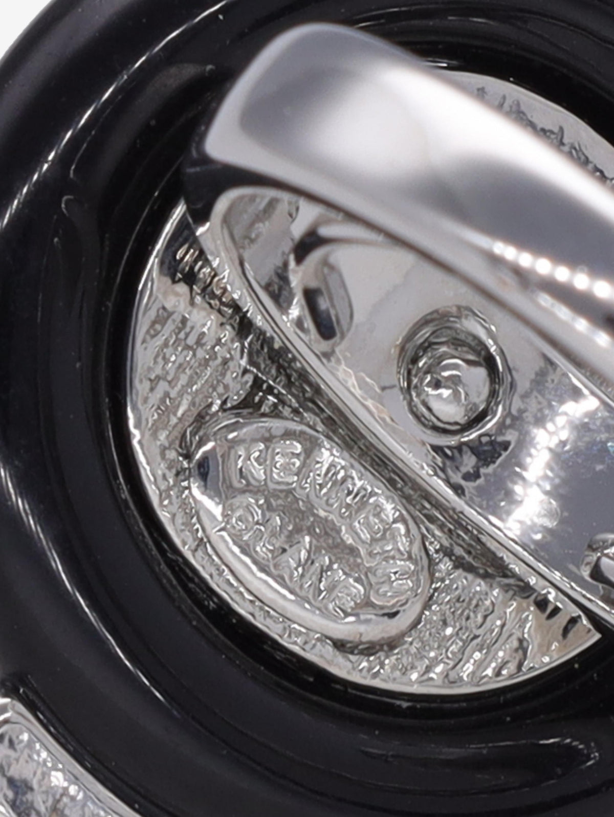 Kenneth Jay Lane Pearl Ring CVR24.1.150  Kenneth Jay Lane