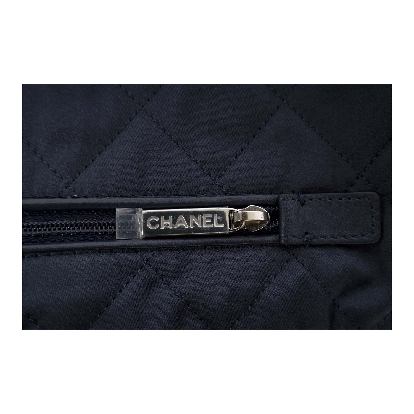 Secondhand Chanel Shiny Calfskin Quilted Small Chanel 22 Ruthenium