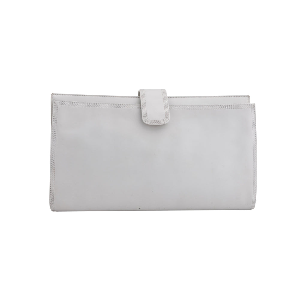 Loewe white leather bag. Clutch style, with two internal pockets and snap button closure pre-owned