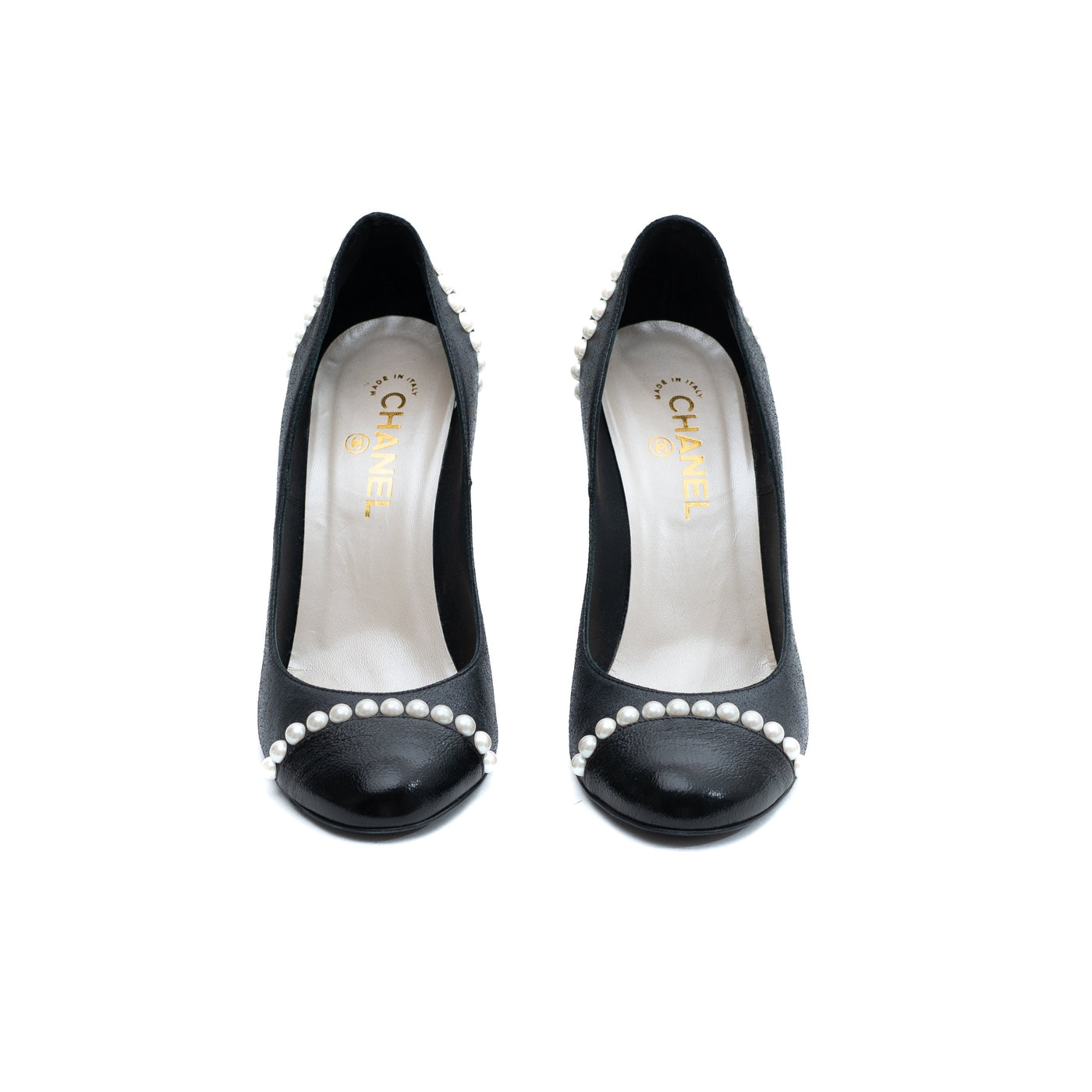 Chanel black leather pump embellished with faux pearl pre-owned