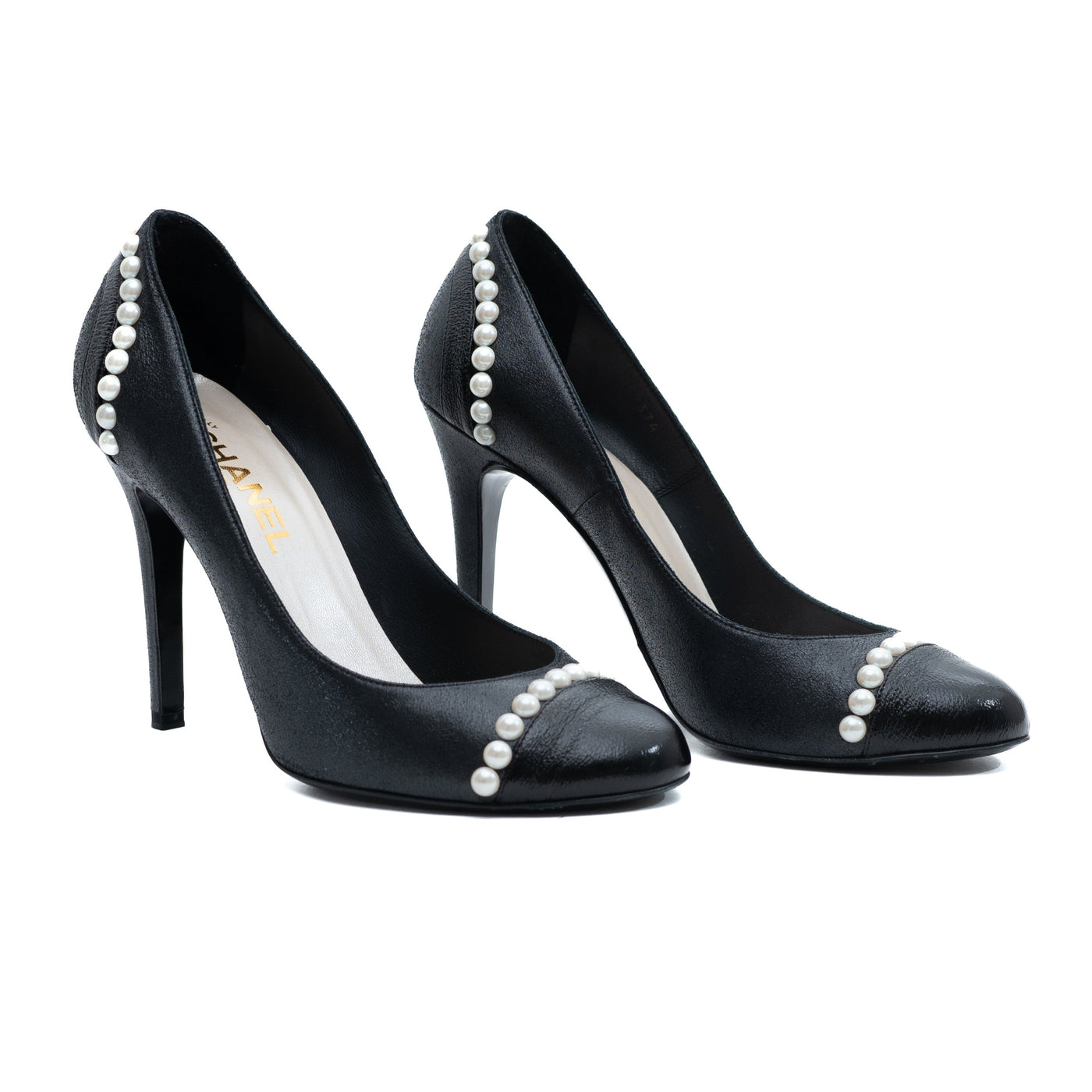Chanel black leather pump embellished with faux pearl pre-owned