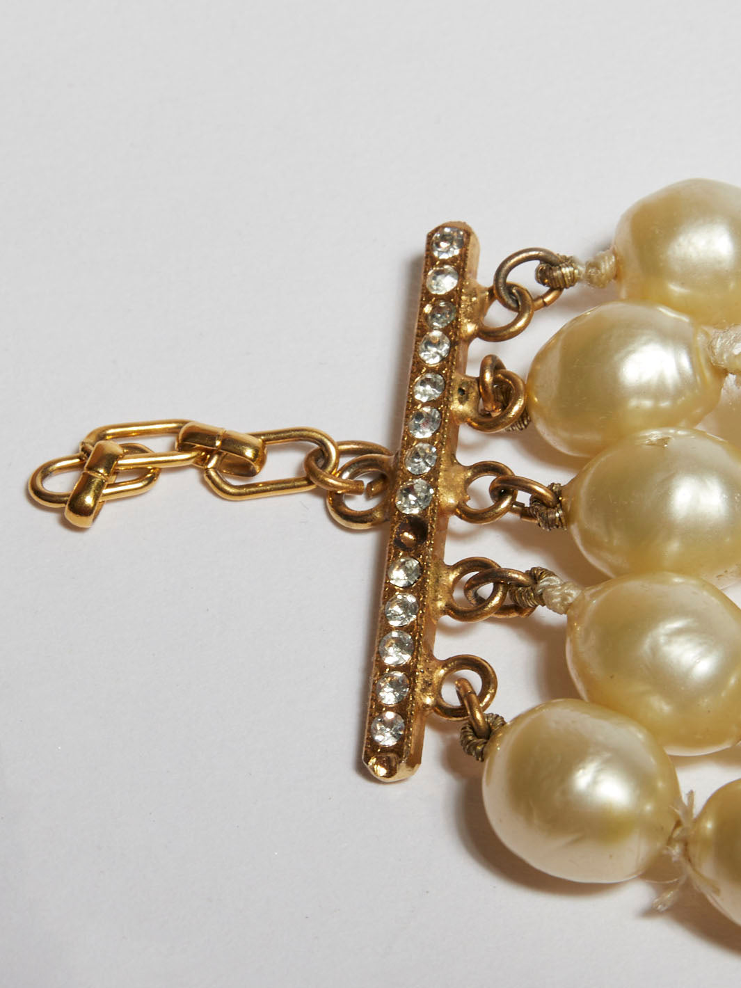 1980s Vintagel Baroque bracelet made of five rows of knotted pearls