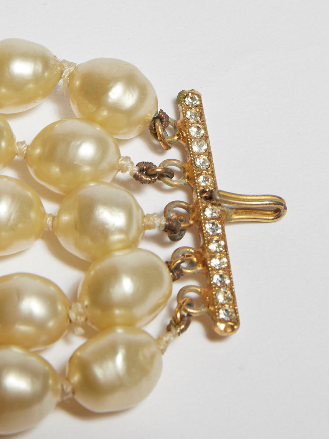 1980s Vintagel Baroque bracelet made of five rows of knotted pearls