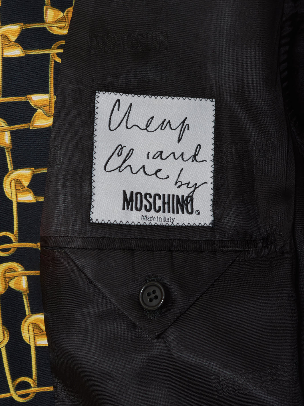 Moschino Chip 和 Chic Fancy 服装安全别针