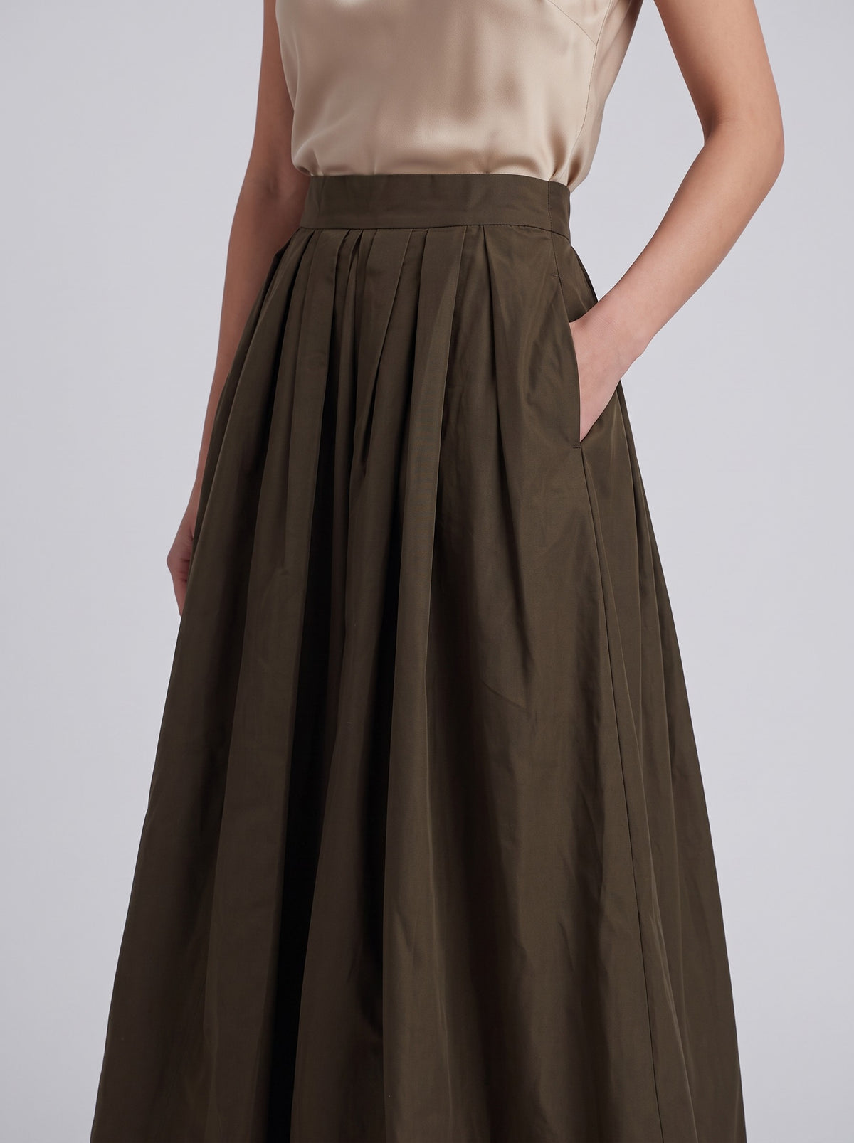 Yves Saint Laurent Voluminous Green Maxi Skirt W2926.26  Yves Saint Laurent 