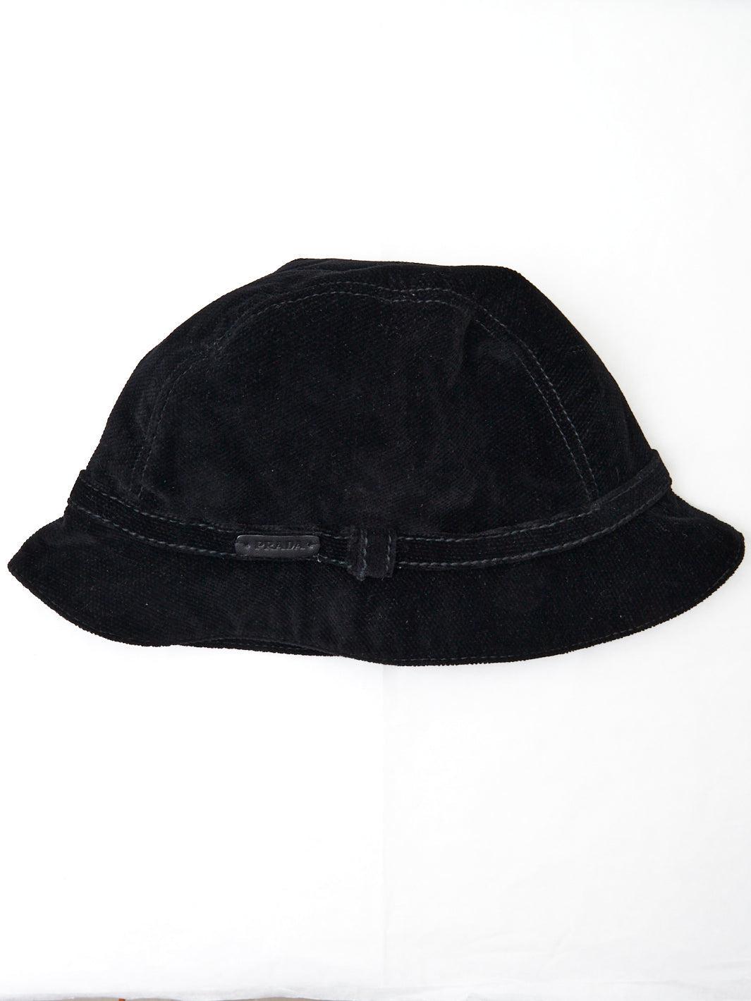 Y2K Prada hat in black velvet W2203304  Prada 