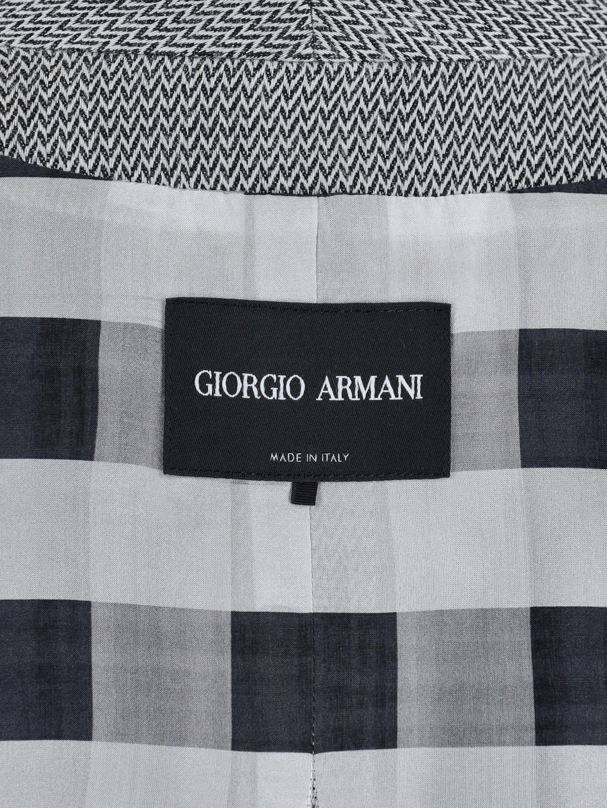 Giorgio Armani Two-Piece Suit with Collarless Blazer W27526.30  Giorgio Armani 