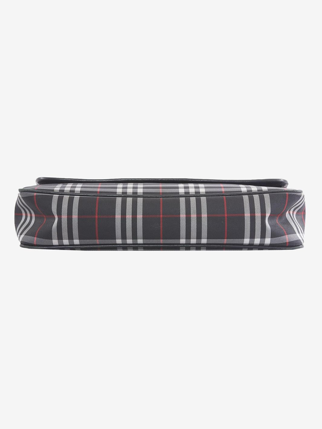 Burberry tartan-printed bag CVW2209153  Burberry 