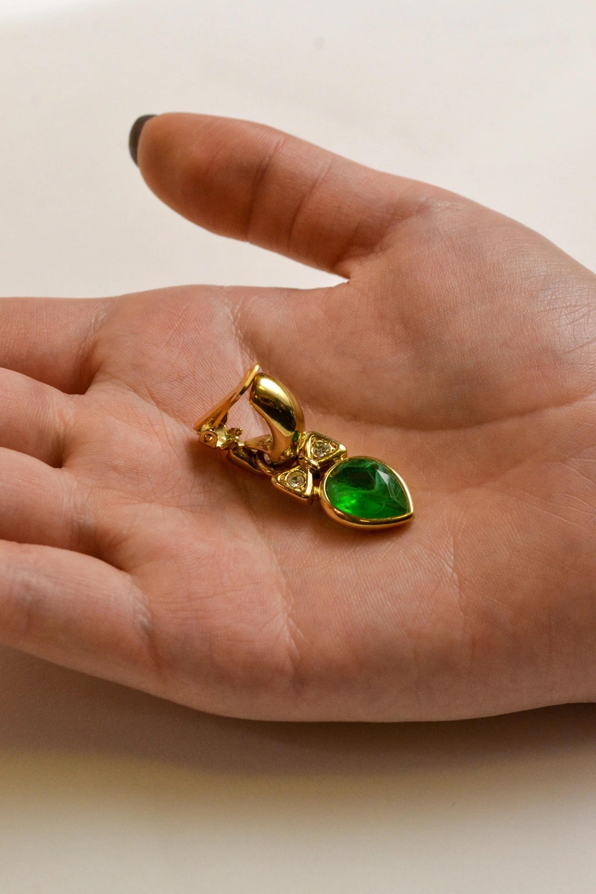 Vintage Clip-on Earrings W22040614  Vintage 