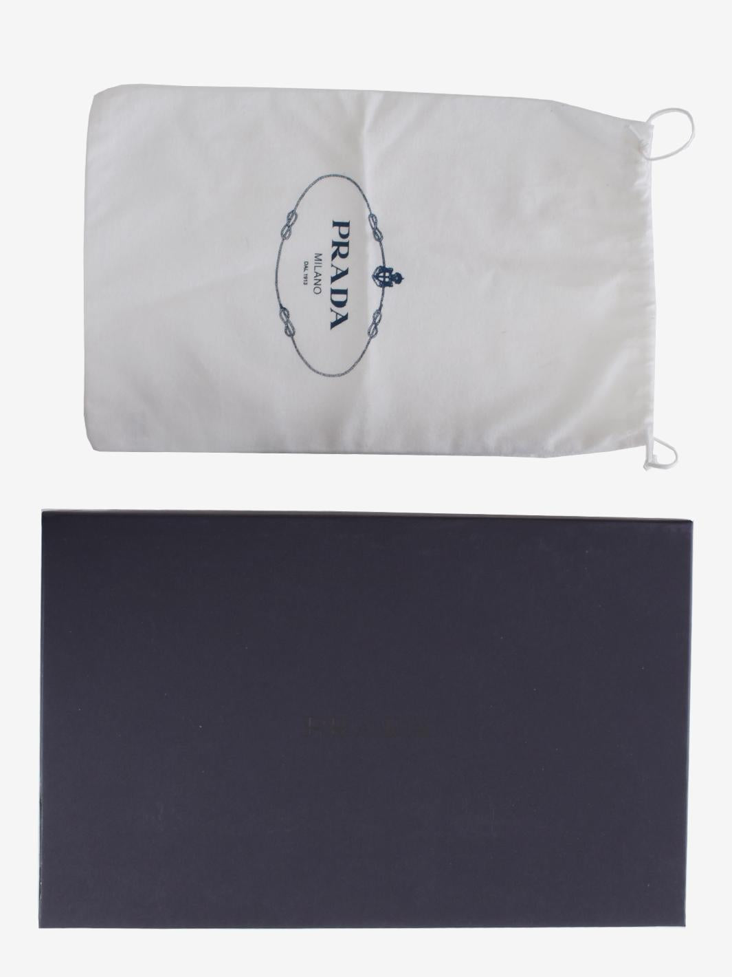 Prada 绒面革凉鞋