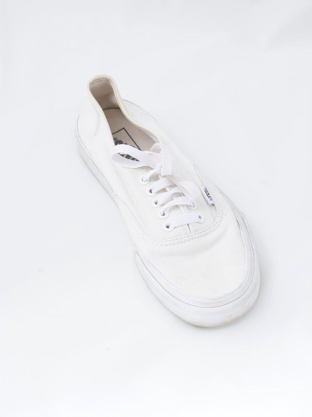 2010 Vans white canvas sneakers W22051909  Vans 