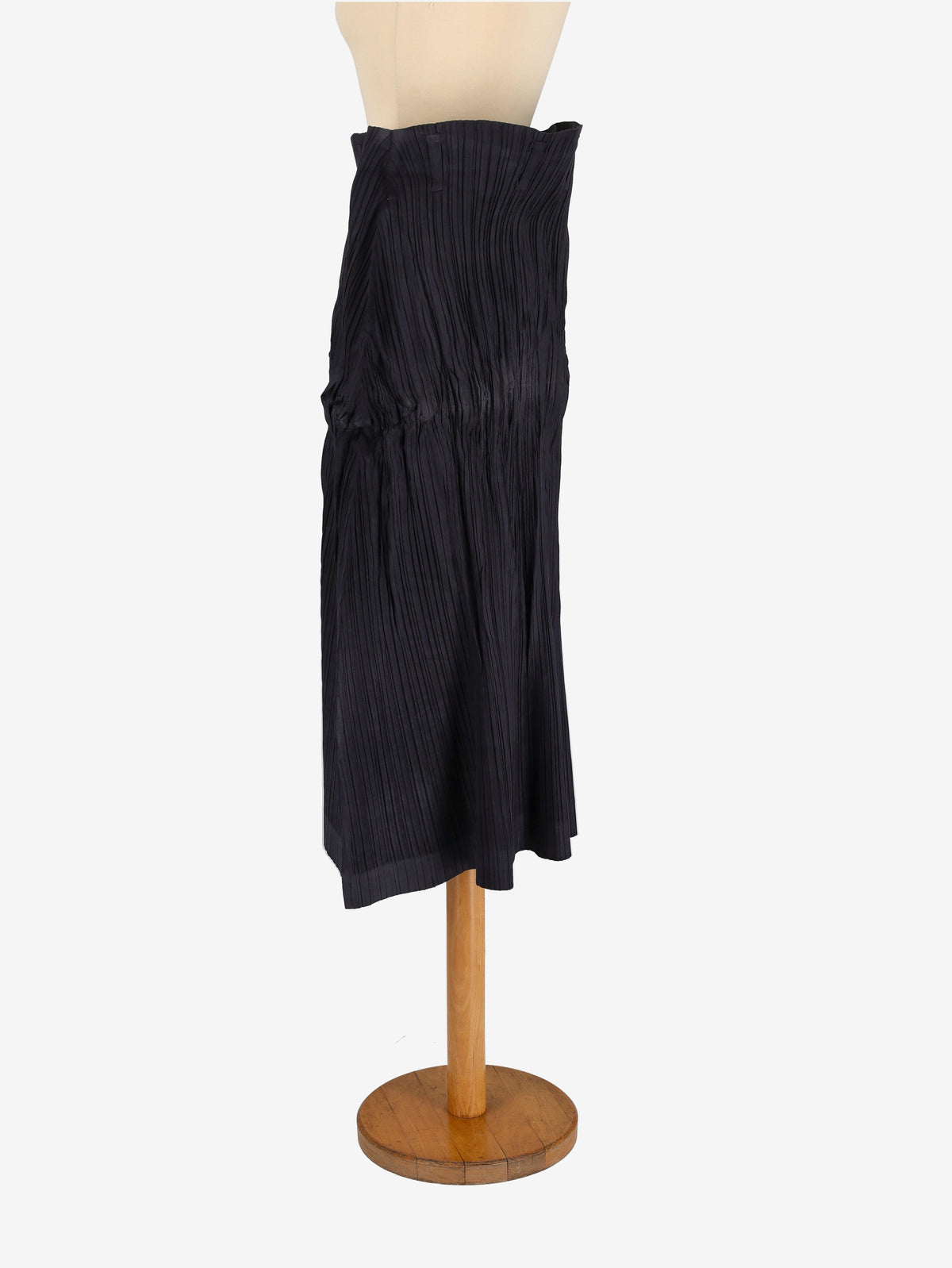 Issey Miyake Pleated Skirt WCV241010158  Issey Miyake 