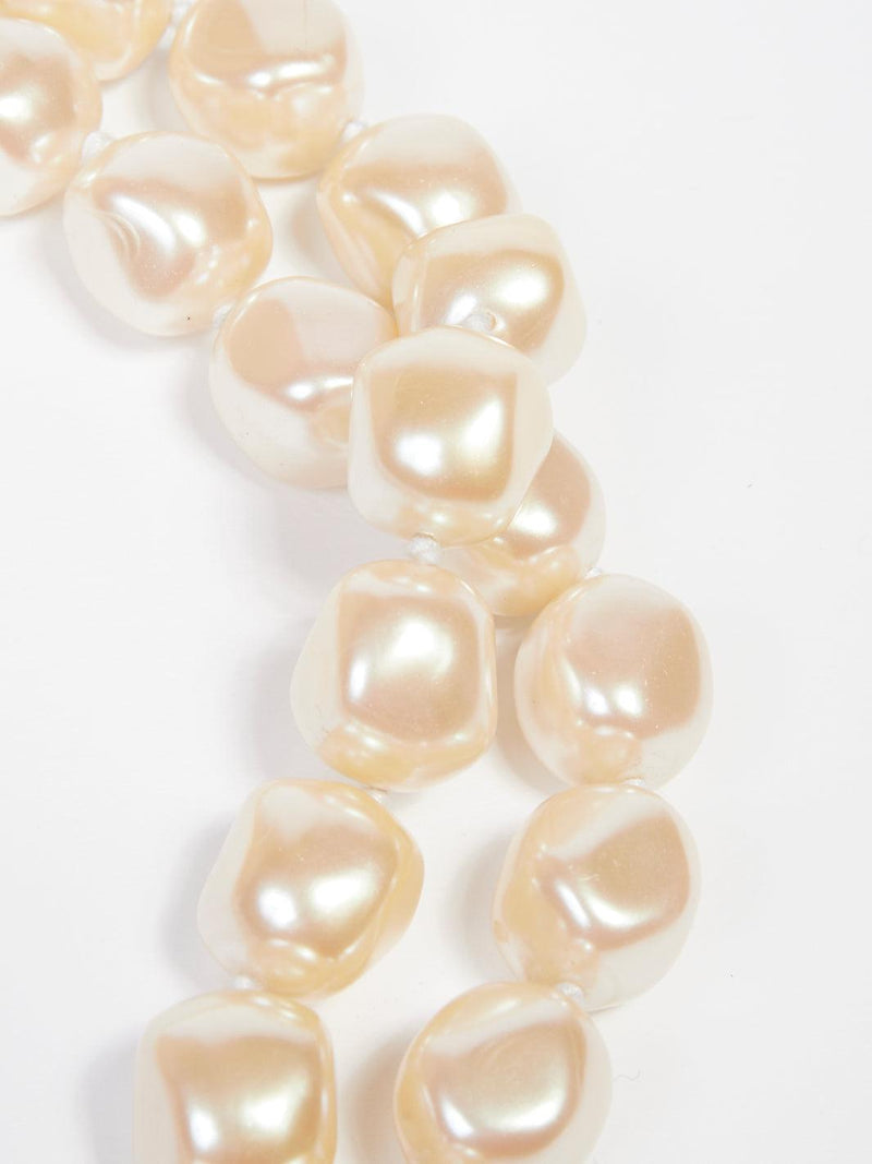1980s Two-strand necklace in hand-knotted baroque pearls W22033120  Vintage 