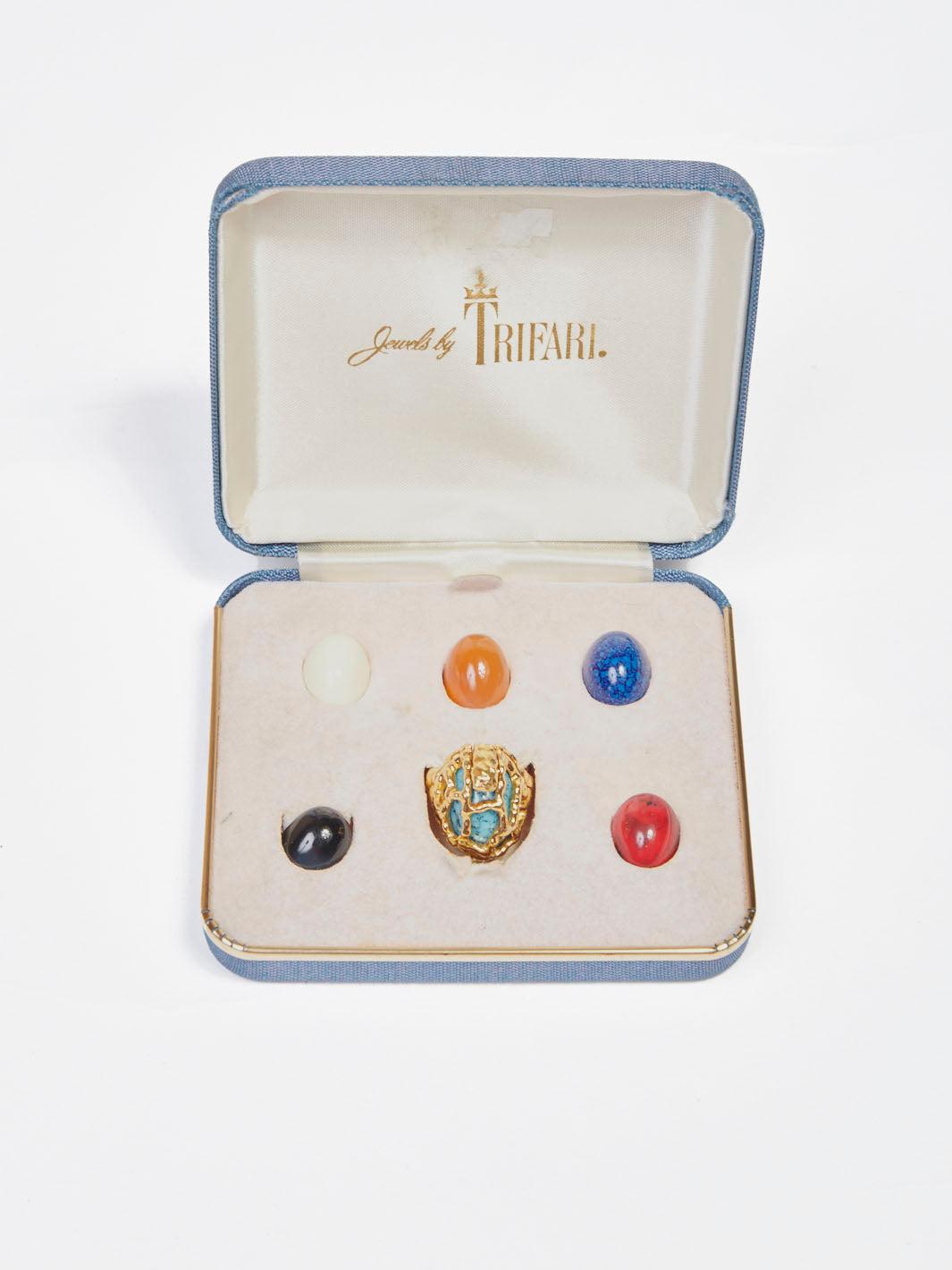 1970s Trifari glod pleated ring with interchangeable stones W22033010  Trifari 