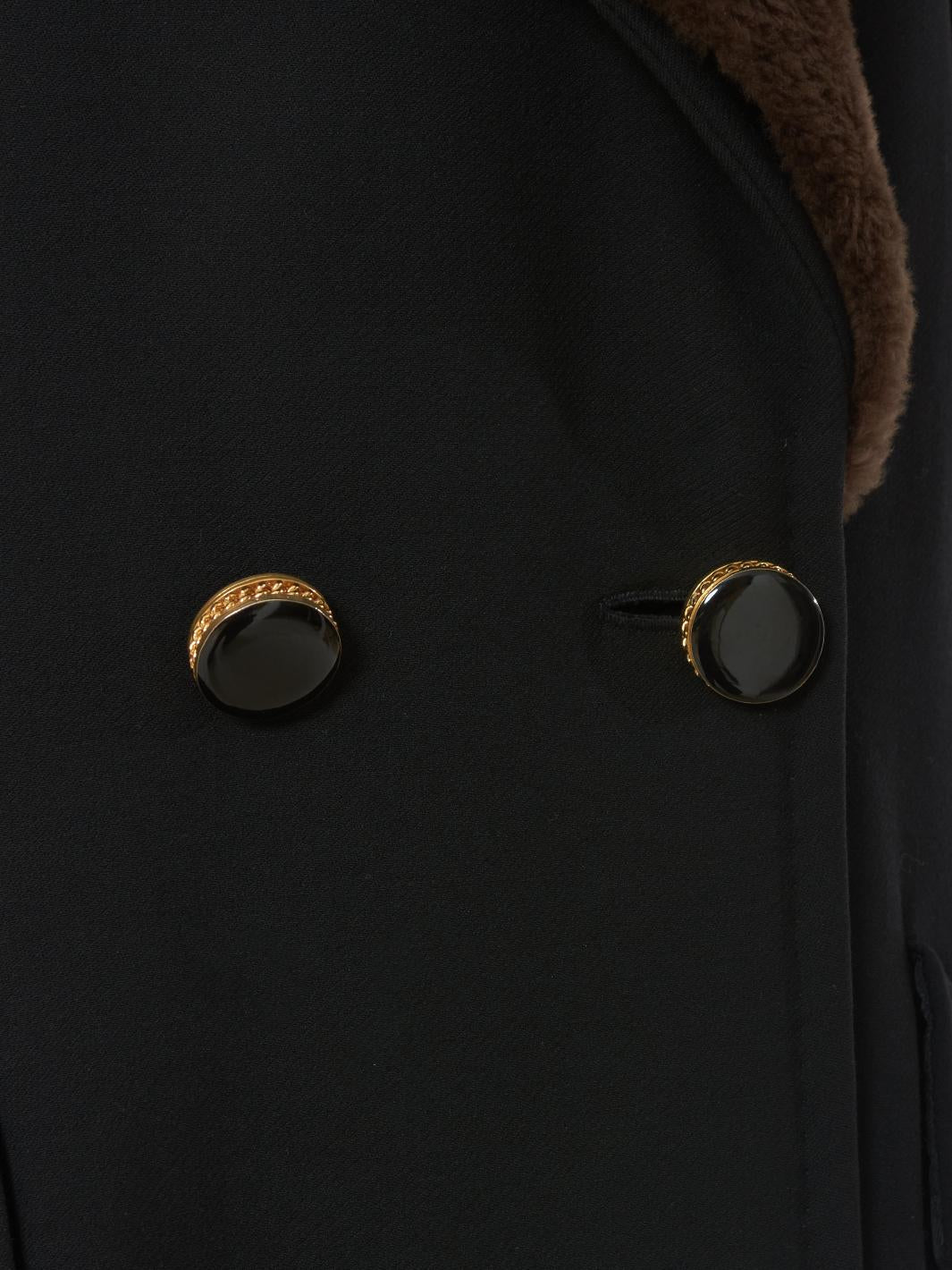 Max Mara 毛领双排扣大衣