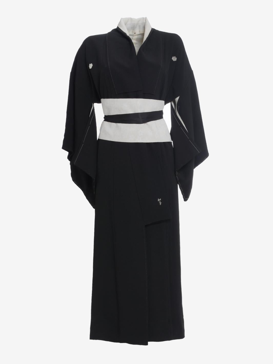 复古黑色日本和服