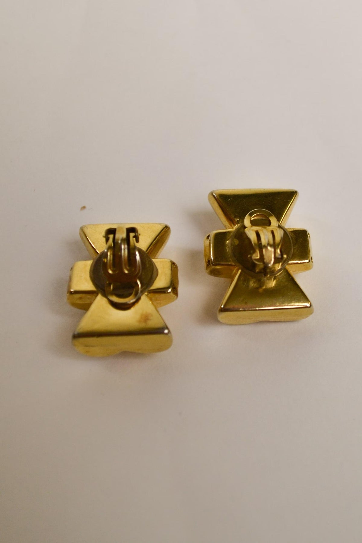 Correani Bow Clip-on Earrings W22040610  Correani 