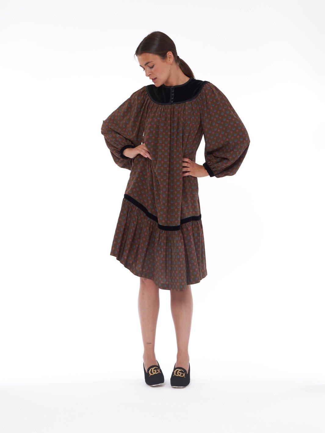 Yves Saint Laurent anni '70 in seta marrone con maniche a sbuffo