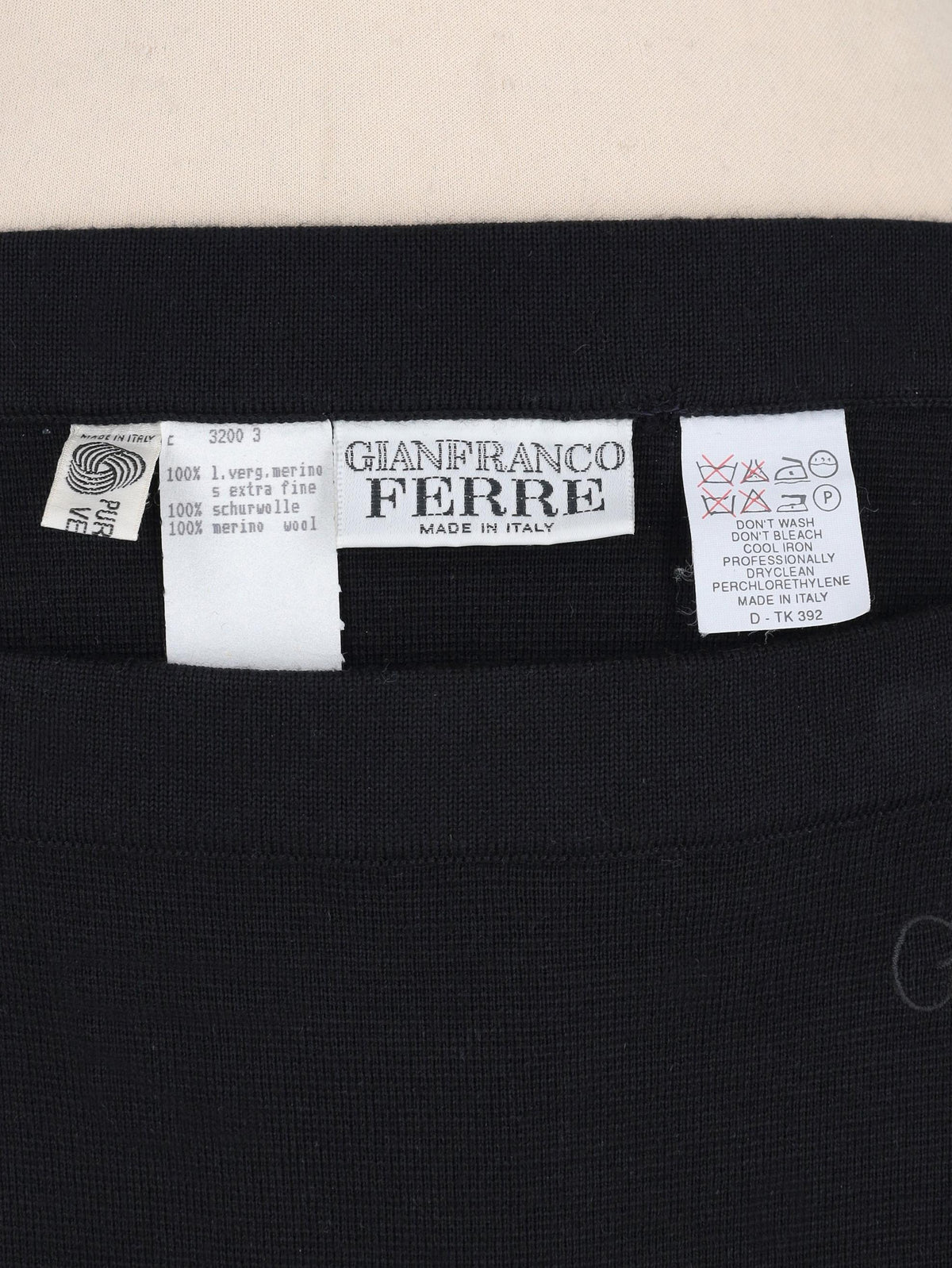 Gianfranco Ferré Pencil Wool Skirt W2511.103  Gianfranco Ferré 