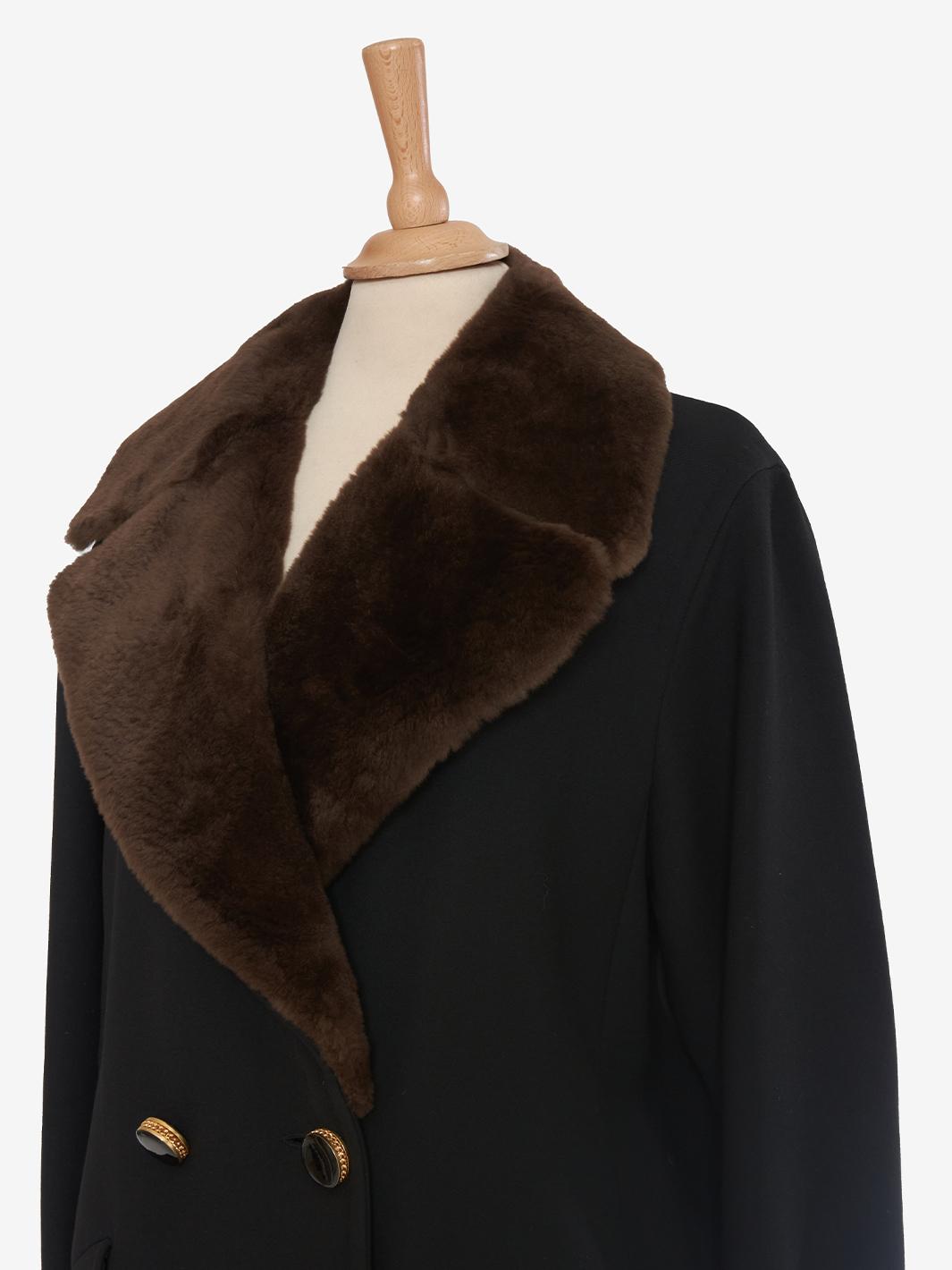 Max Mara 毛领双排扣大衣