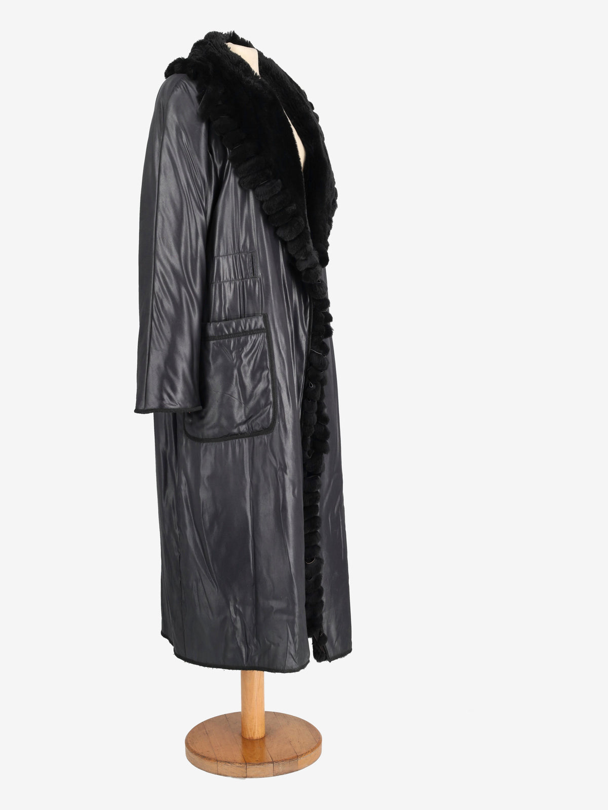 Fendi Long Coat With Fur Inserts W2511.115.06  Fendi 