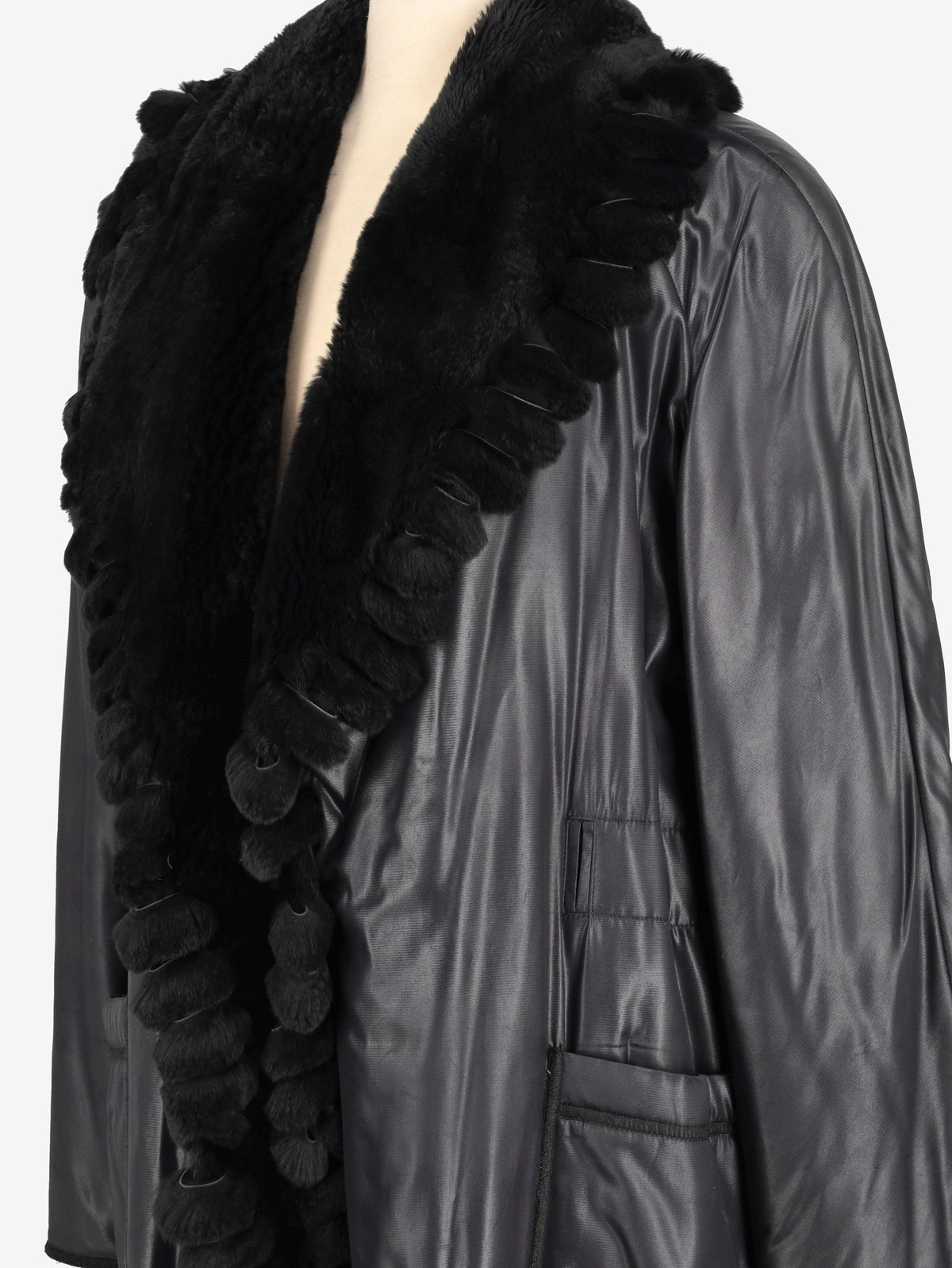 Fendi Long Coat With Fur Inserts W2511.115.06  Fendi 