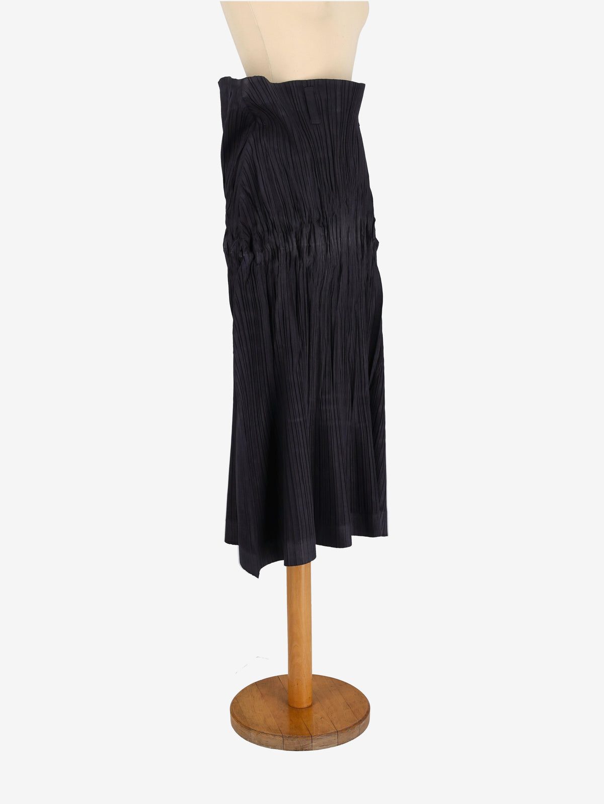 Issey Miyake Pleated Skirt WCV241010158  Issey Miyake 