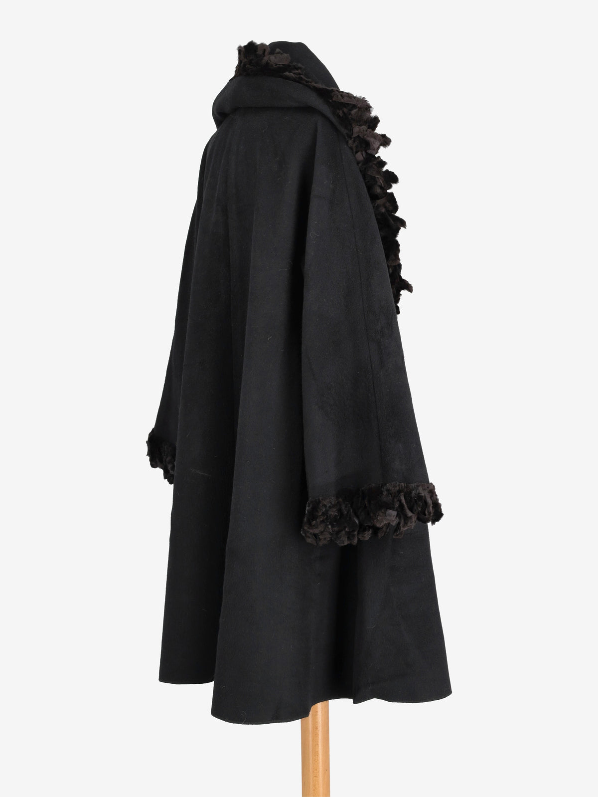 Fendi Coat with Fur Details W2511.115.05  Fendi 