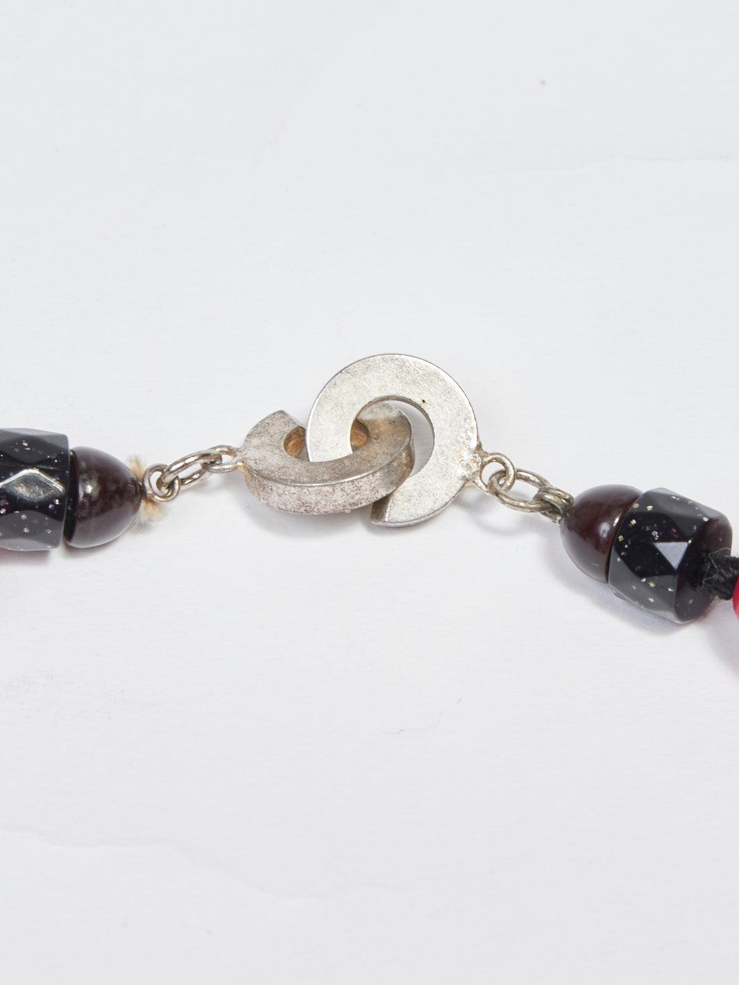 1980s necklace with red and black beads W22033118  Vintage 