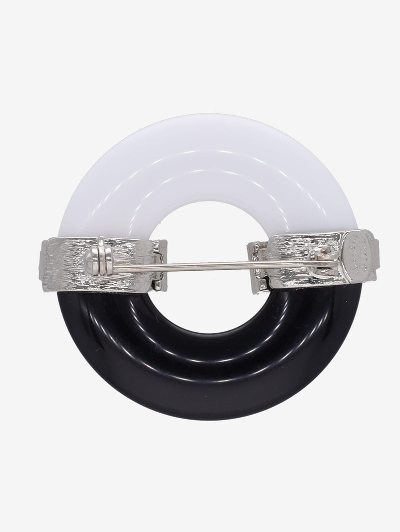 Kenneth Jay Lane White And Black Circle Brooch CVR24.1.140  Kenneth Jay Lane 