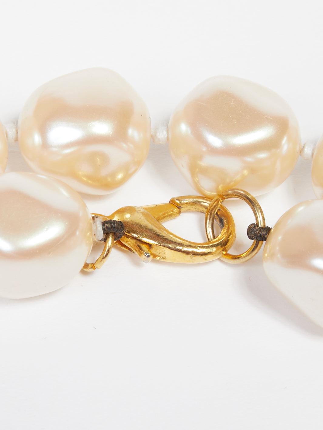1980s Two-strand necklace in hand-knotted baroque pearls W22033120  Vintage 