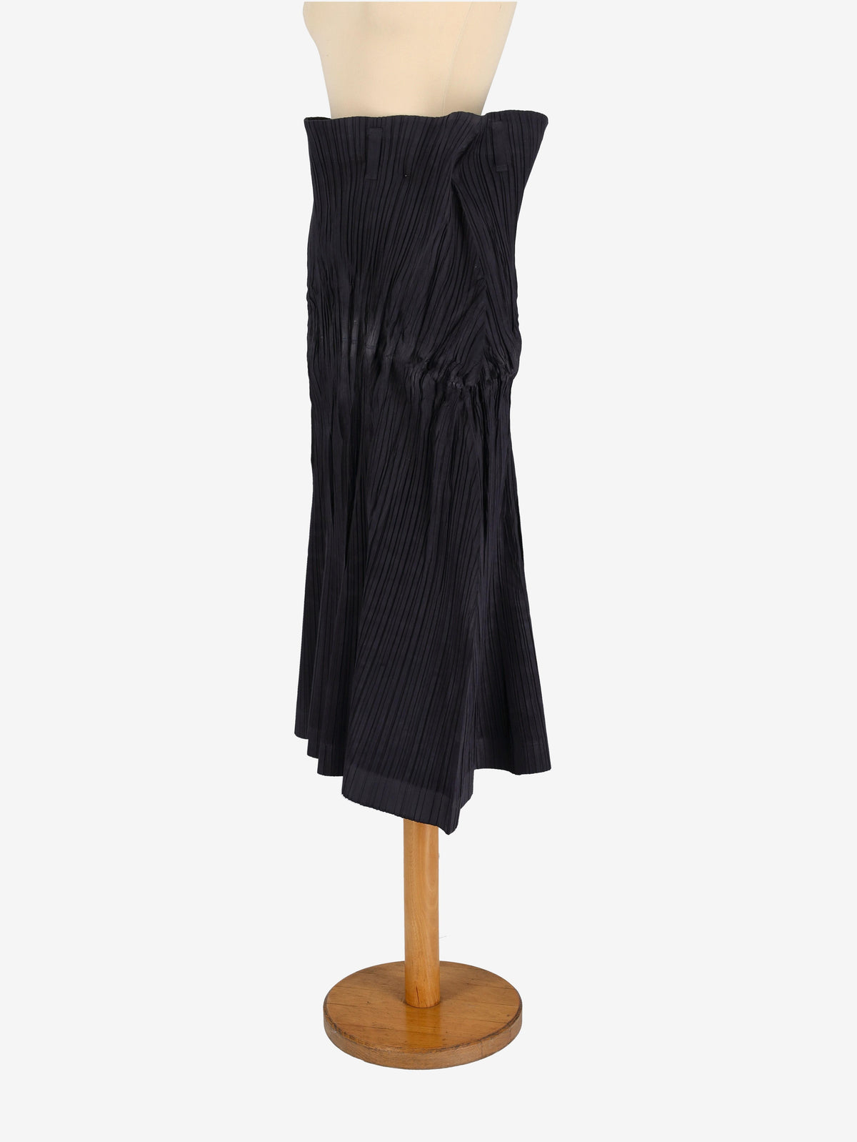 Issey Miyake Pleated Skirt WCV241010158  Issey Miyake 