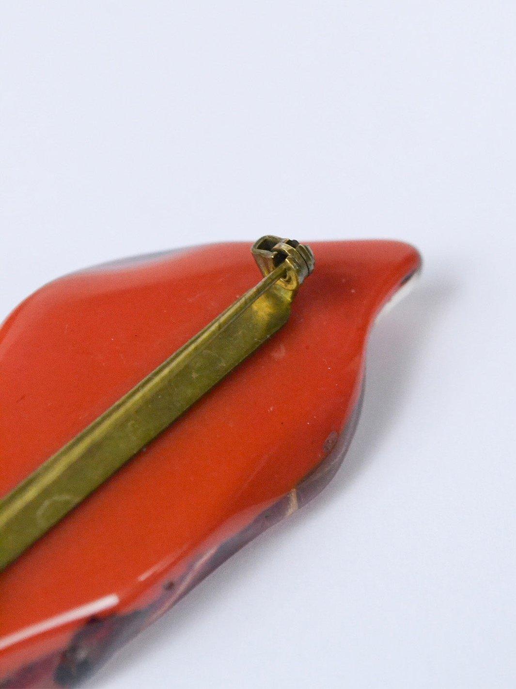 1980s red resin leaf-shaped brooch W22051803  Vintage 