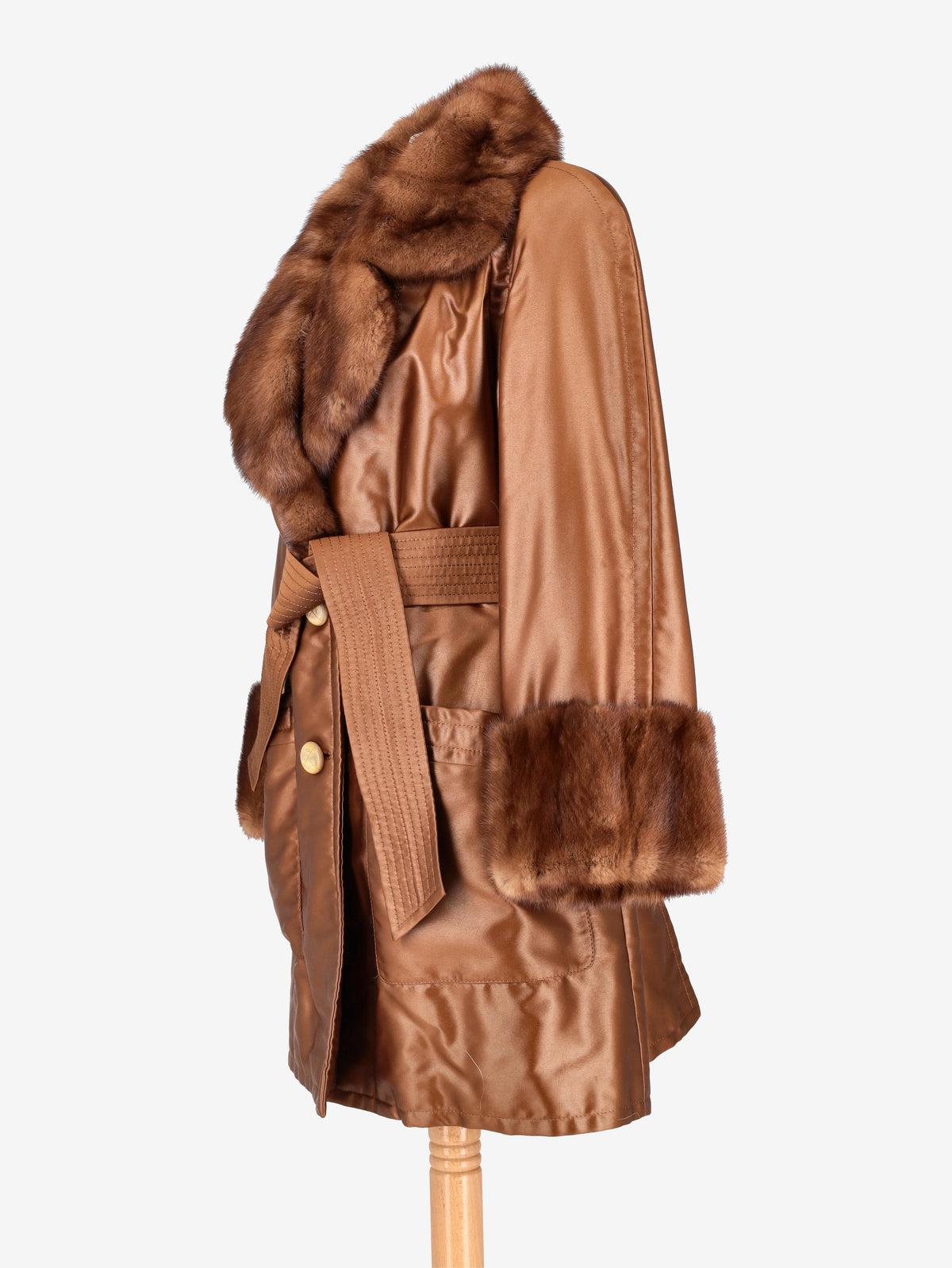 Mario Borsato Coat with Fur Details CVM26.6.98  Mario Borsato 