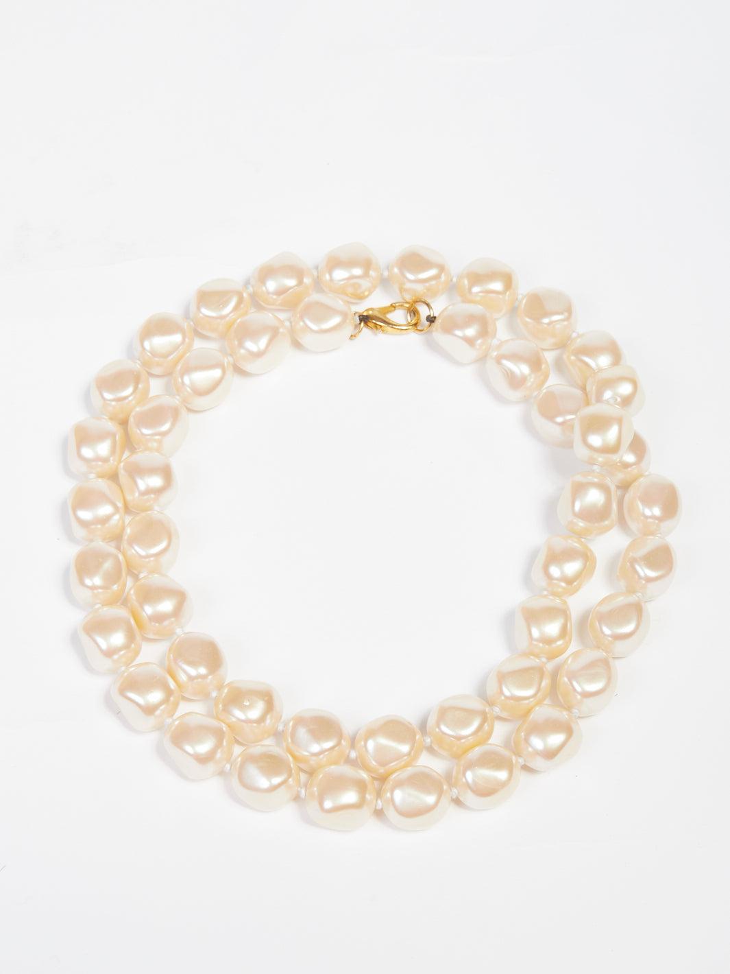 1980s Two-strand necklace in hand-knotted baroque pearls W22033120  Vintage 