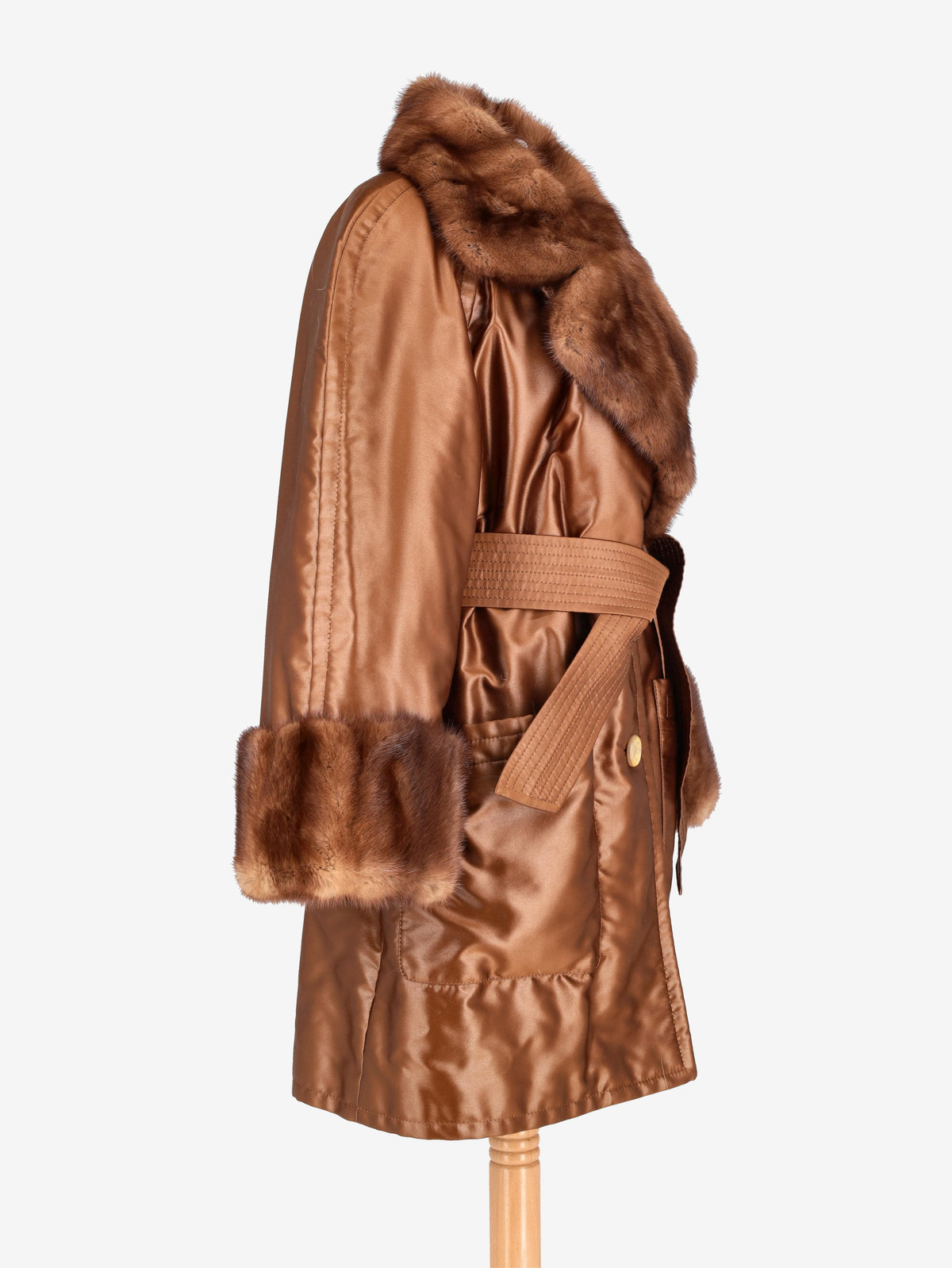 Mario Borsato Coat with Fur Details CVM26.6.98  Mario Borsato 