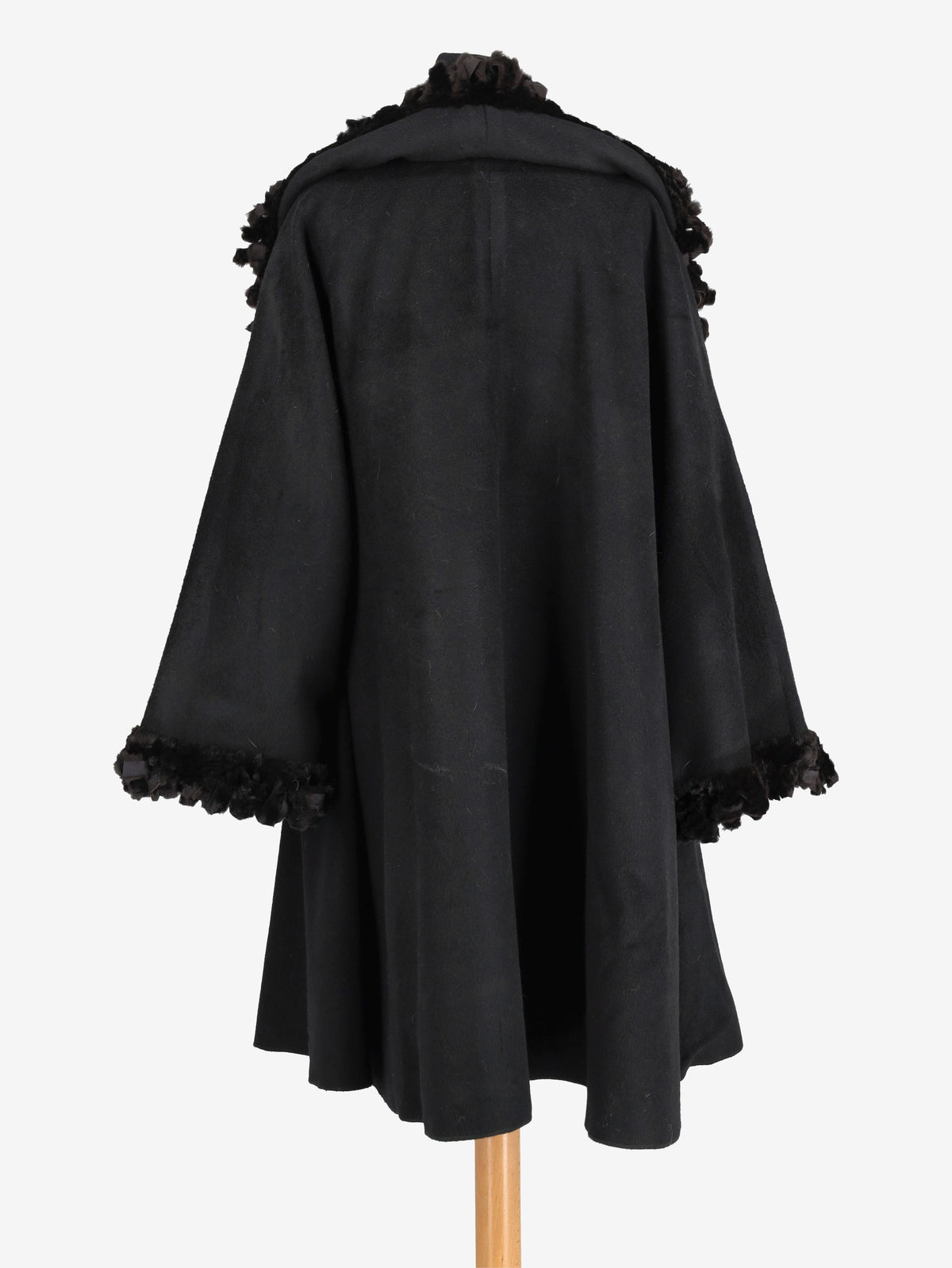 Fendi Coat with Fur Details W2511.115.05  Fendi 