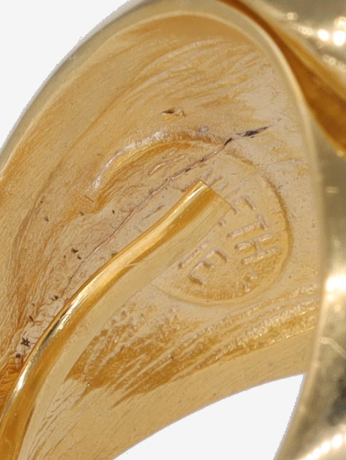 Kenneth Jay Lane White Enamelled Oval Ring CVR24.1.146  Kenneth Jay Lane 