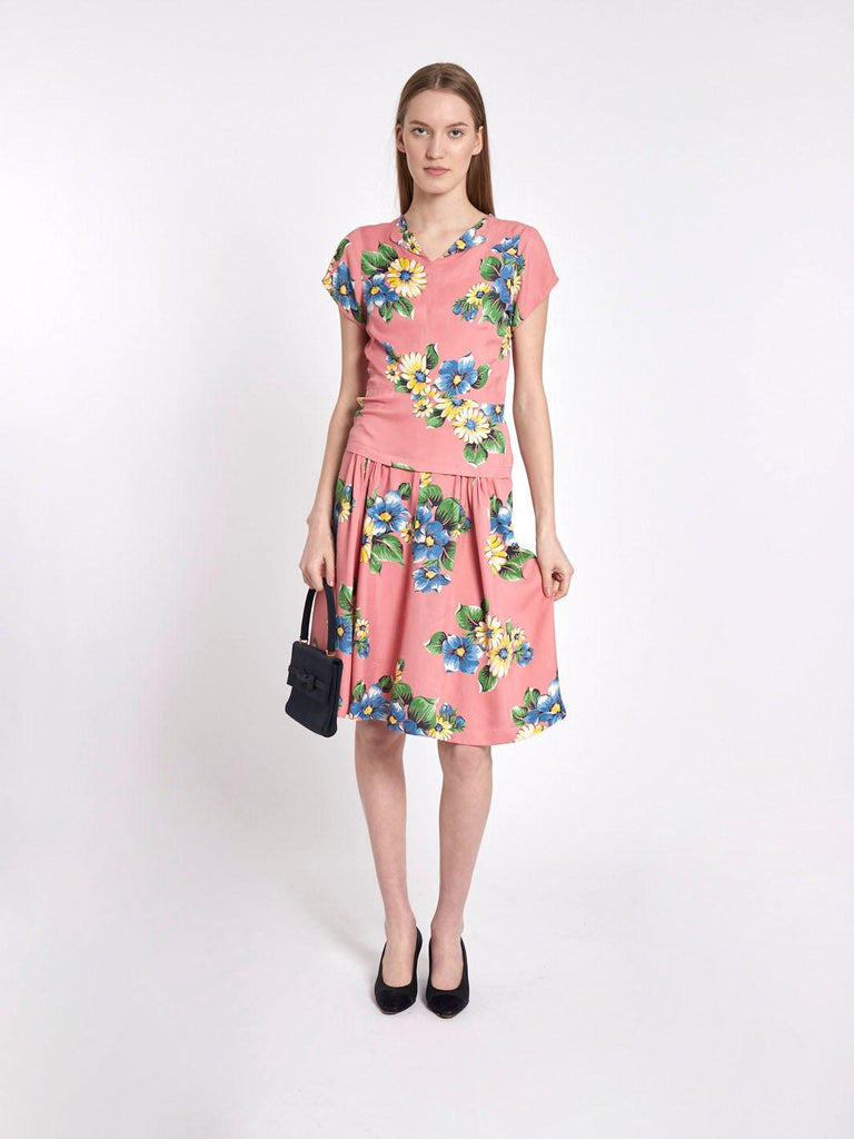1940s day dress in pink rayon with wildflower print E1000387  Vintage 