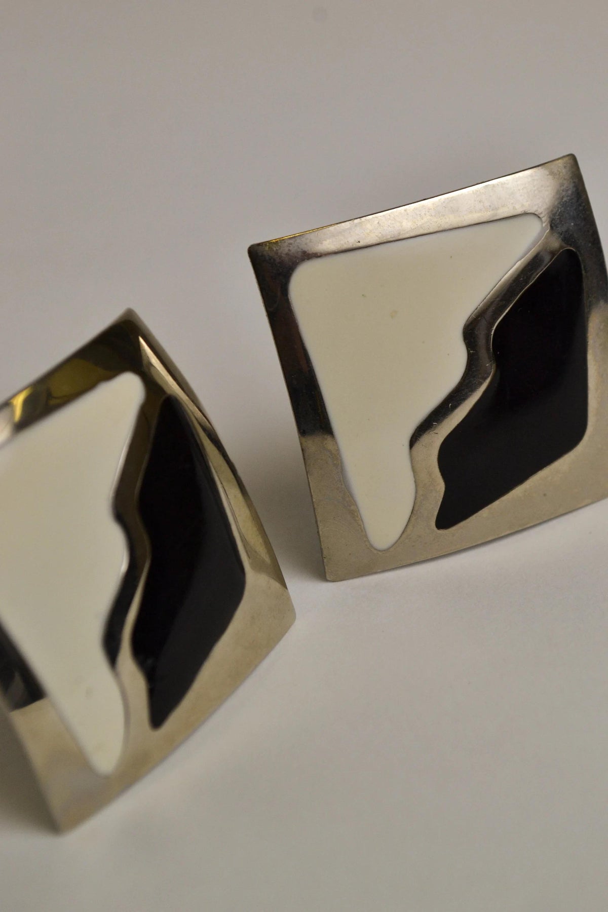 Thierry Mugler Square Clip-on Earrings W22040621  Thierry Mugler 