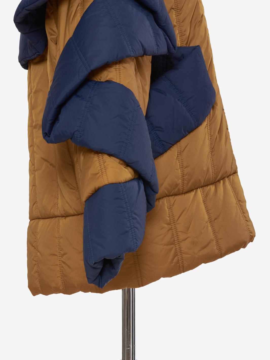 Vintage Gold quilt with blue snake - '00s AR021  Vintage 