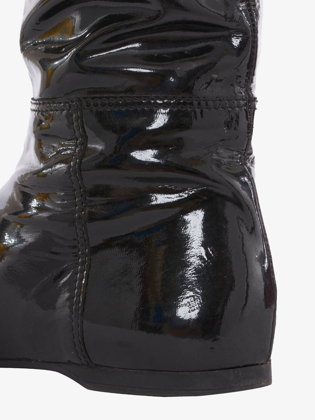 Miu Miu boot in black patent leather, 2000s CVM22.81.21  Miu Miu 